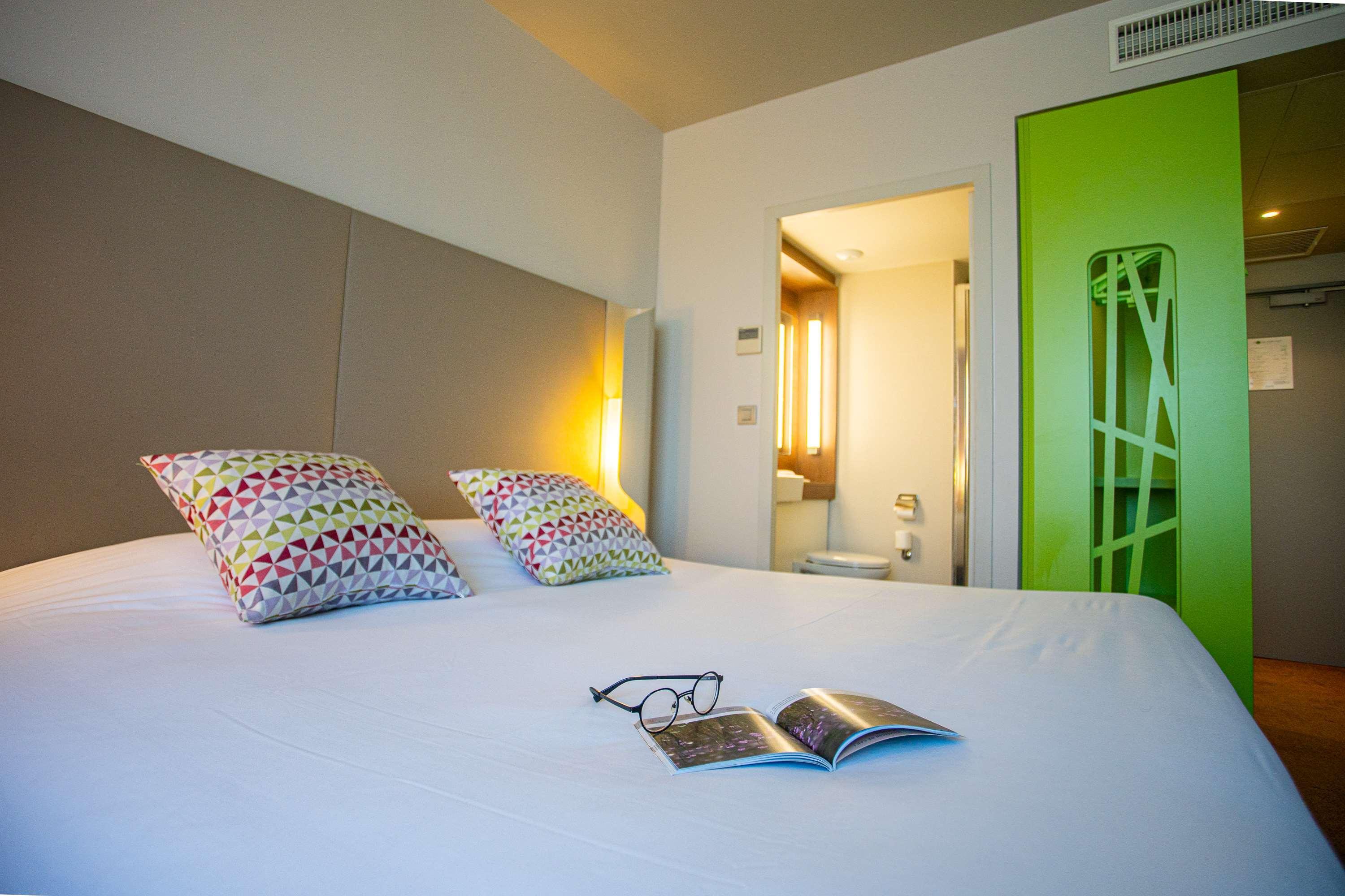 Campanile Carcassonne Est - La Cite Hotel Exterior photo